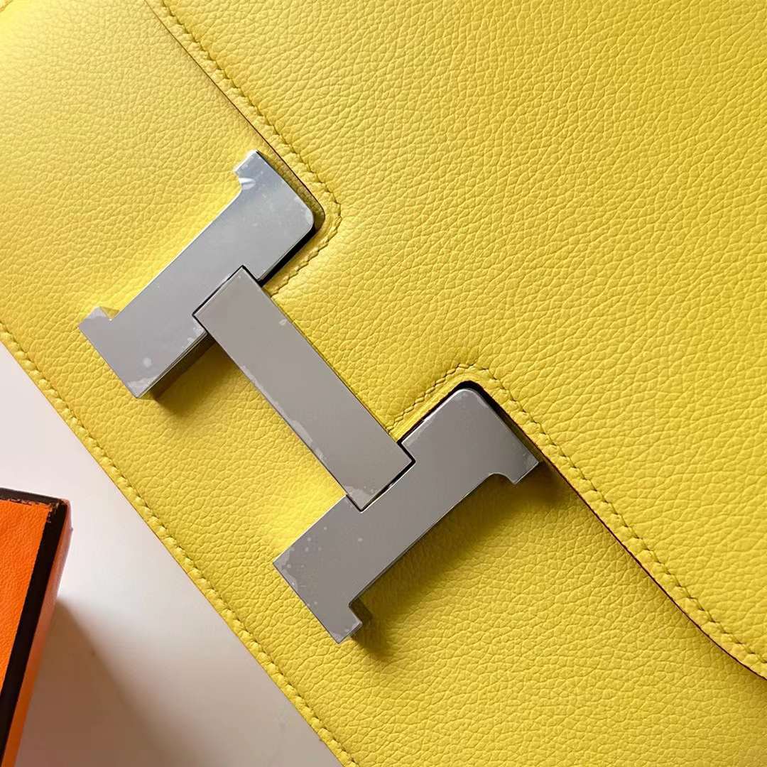 Hermès（爱马仕）Constance 空姐包 Evercolor 9O 那不勒斯黄 银扣 24cm 全手工蜡线缝制 Phw