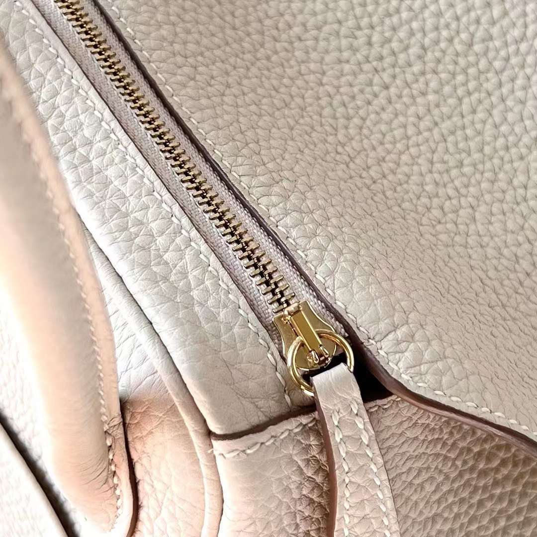 Hermès（爱马仕）Lindy 琳迪包 Clemence Ck10 奶昔白 金扣 26cm 全手工蜡线缝制 Ghw