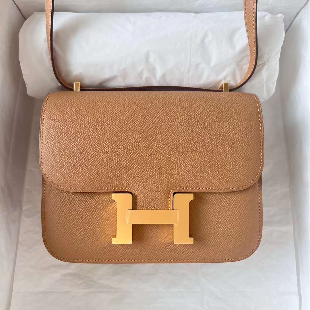 Hermès（爱马仕）Constance 空姐包 Epsom 0M 奶茶色 金扣 19cm 全手工蜡线缝制 Ghw