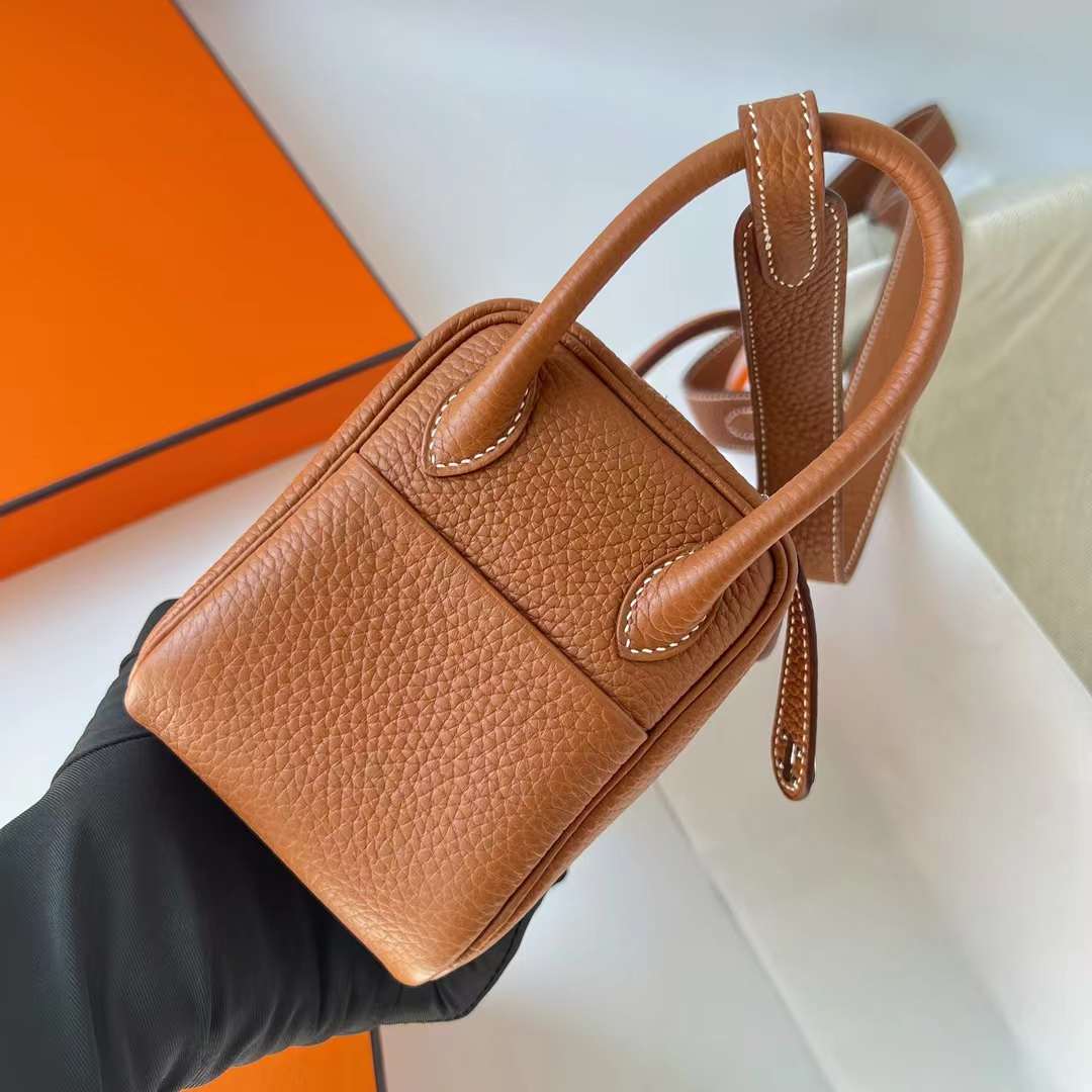 Hermès（爱马仕）Mini Lindy 迷你琳迪包 Clemence Ck37 金棕色 银扣 20cm 全手工蜡线缝制 Phw