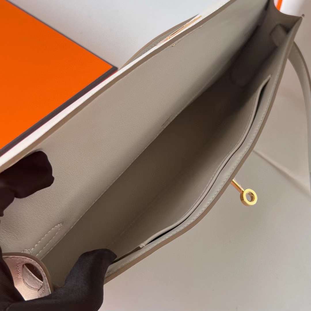 Hermès（爱马仕）Kelly cut Swift Ck80 珍珠灰 金扣 31cm 全手工蜡线缝制 Ghw