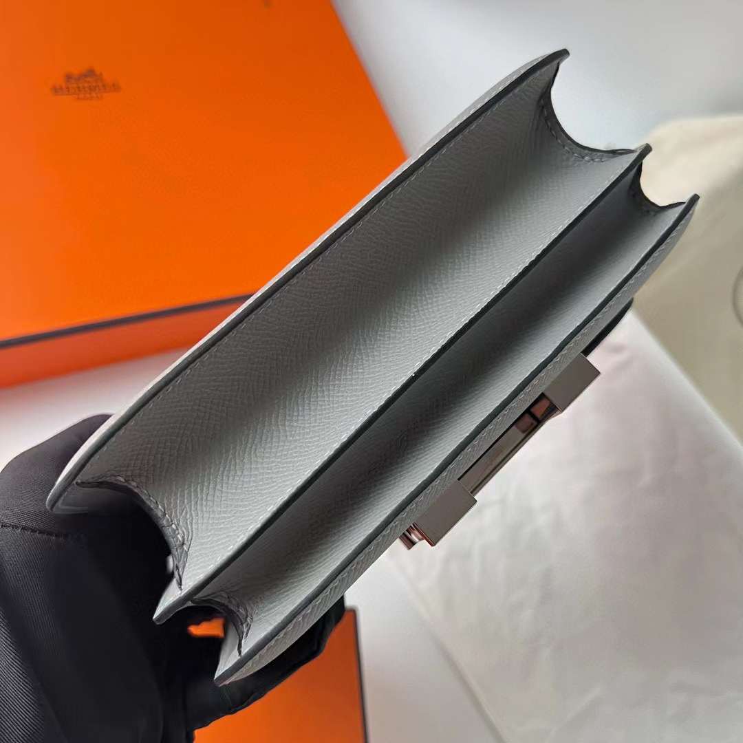 Hermès（爱马仕）Constance 空姐包 Epsom 4Z 海鸥灰 银扣 19cm 全手工蜡线缝制 phw