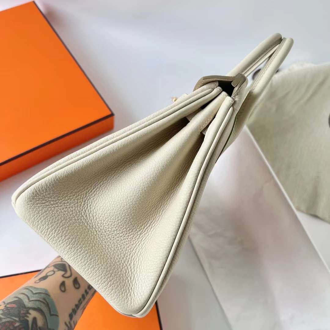 Hermès（爱马仕）Birkin 铂金包 Togo皮 进口德国小牛皮 Ck10 奶昔白 金扣 25cm 全手工蜡线缝制 Ghw