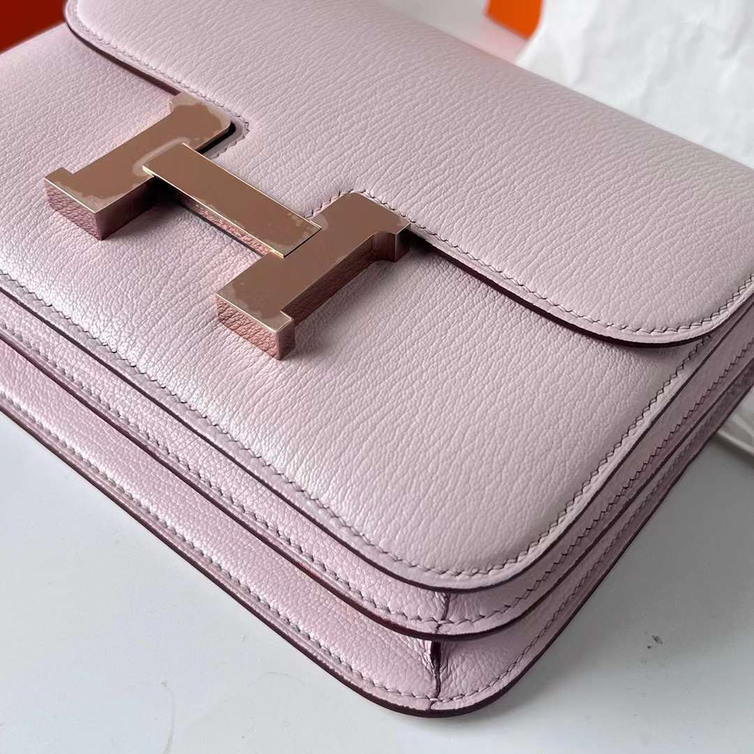 Hermès（爱马仕）Constance 空姐包 Chevre 进口山羊皮 09 梦幻粉紫 玫瑰金扣 1-19cm 全手工蜡线缝制 Rghw