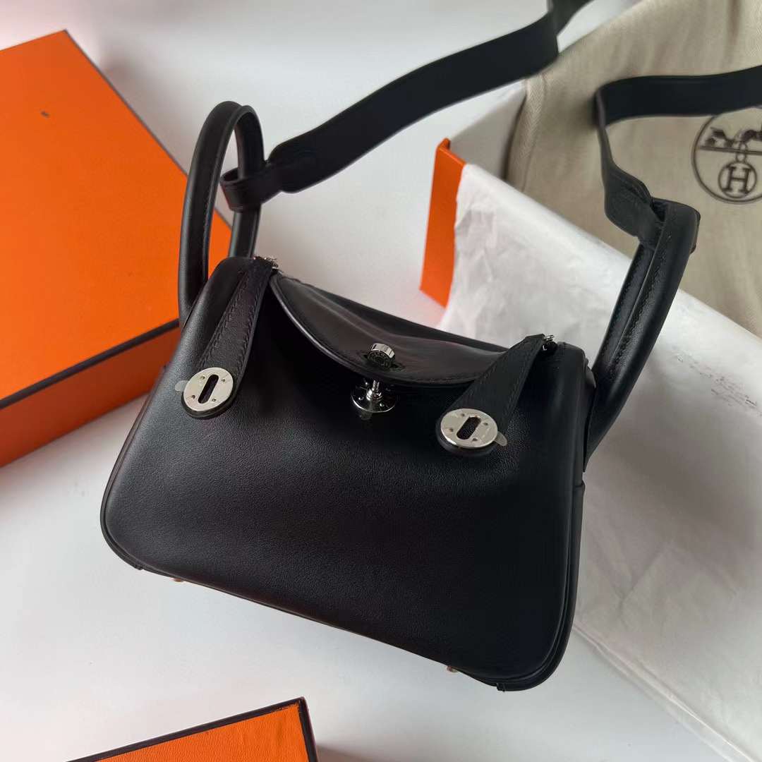 Hermès（爱马仕）Mini Lindy 迷你琳迪包 Swift Ck89 黑色 银扣 19cm 全手工蜡线缝制 Phw
