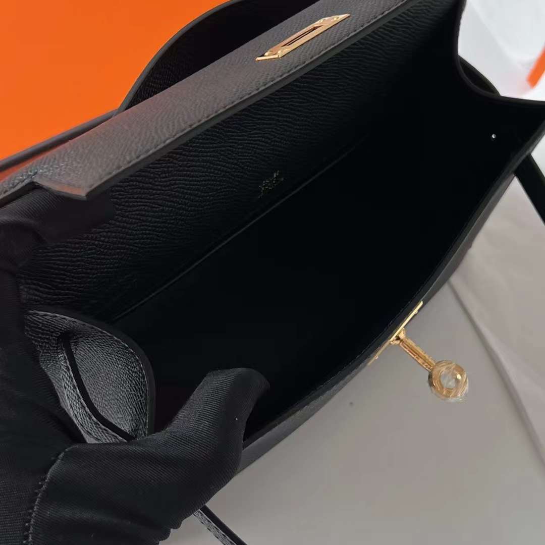 Hermès（爱马仕）Mini Kelly Pochette Epsom Ck89 黑色 金扣 22cm 全手工蜡线缝制 Ghw