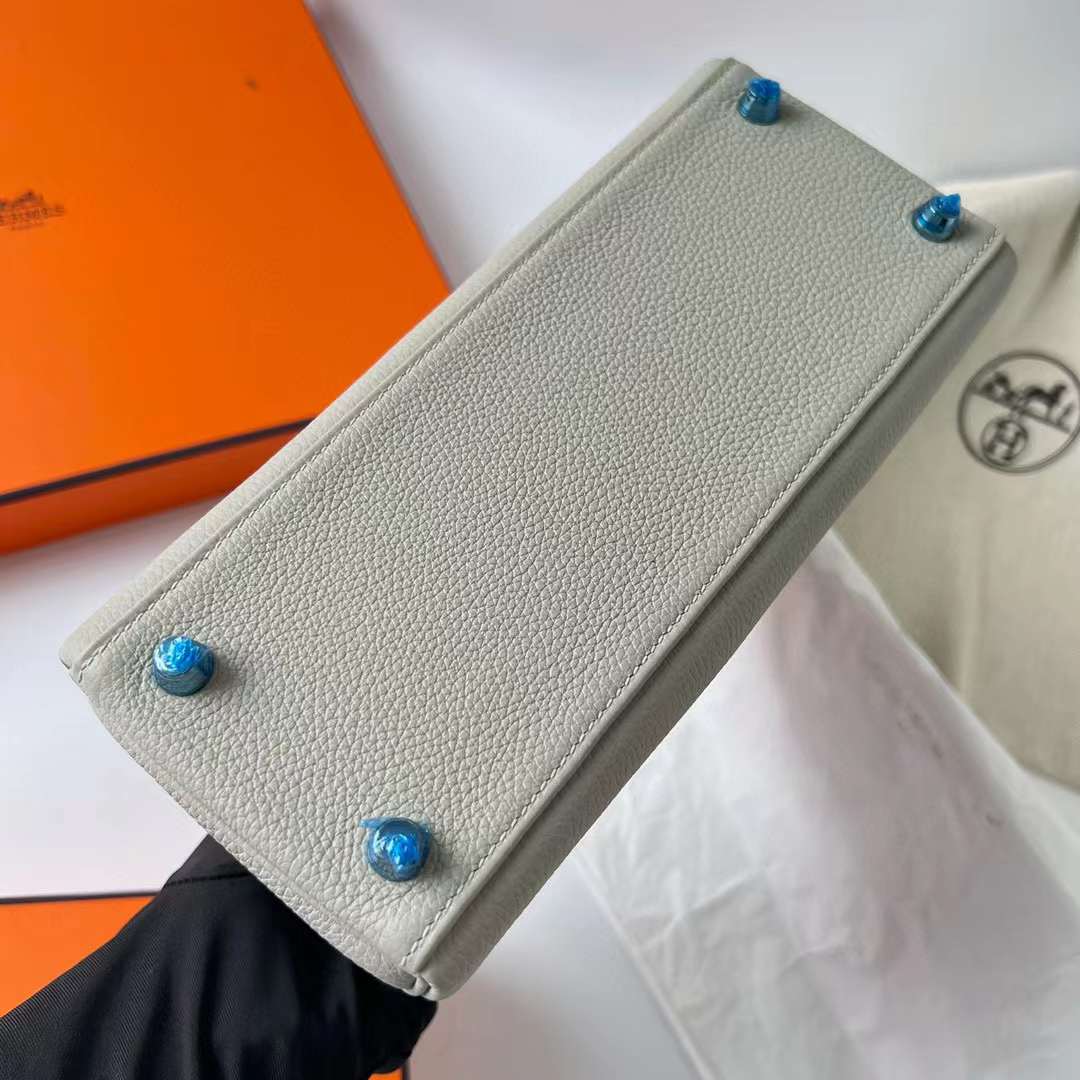 Hermès（爱马仕）Kelly 凯莉包 Togo皮 进口德国小牛皮 Ck80 珍珠灰 银扣 25cm 全手工蜡线缝制 Phw