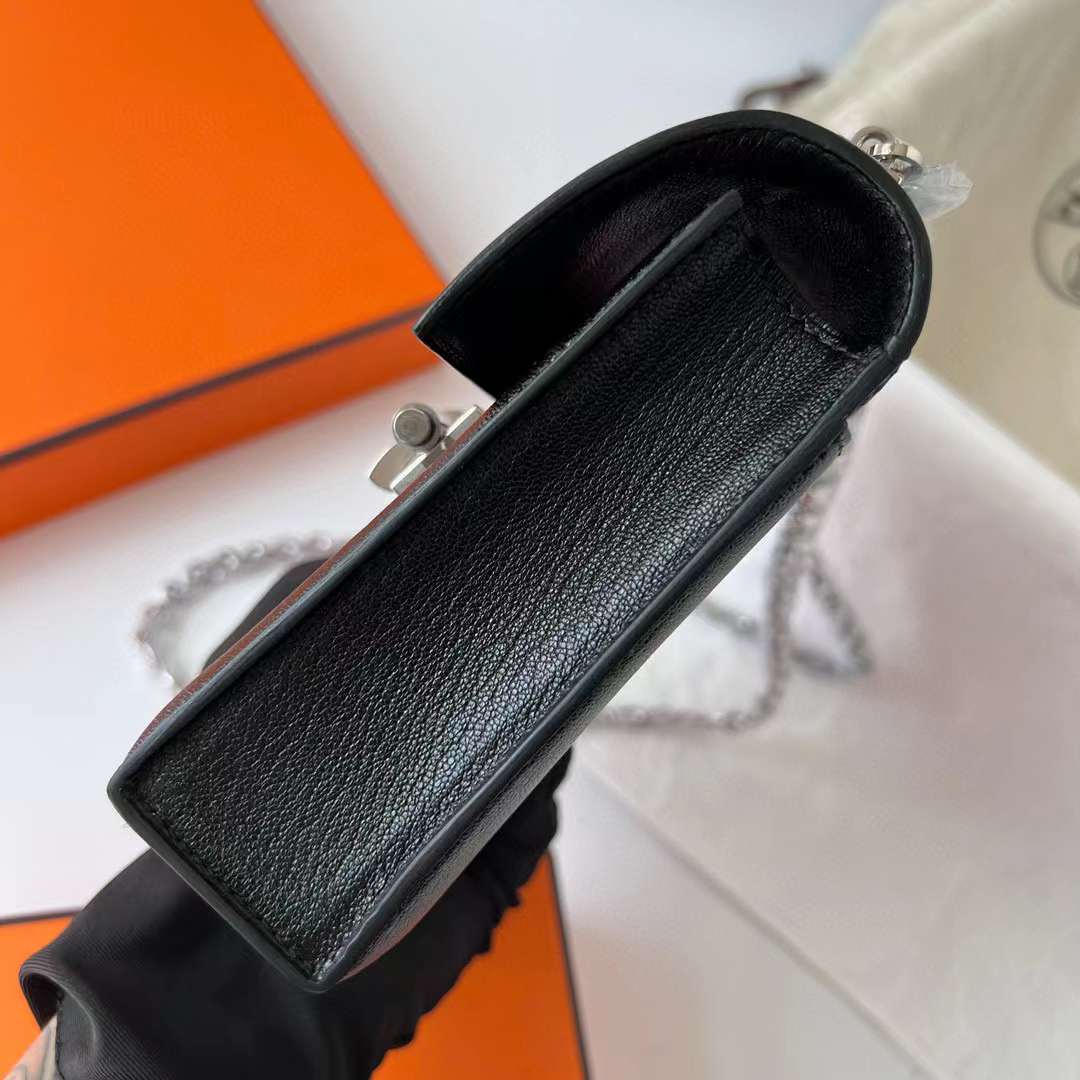 Hermès（爱马仕）Verrou 机枪包 Chevre 进口山羊皮 Ck89 黑色 银扣 17.5cm 全手工蜡线缝制 Phw