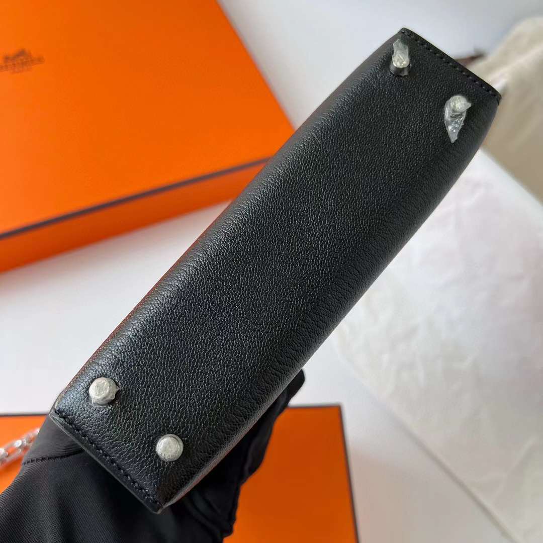 Hermès（爱马仕）Verrou 机枪包 Chevre 进口山羊皮 Ck89 黑色 银扣 17.5cm 全手工蜡线缝制 Phw