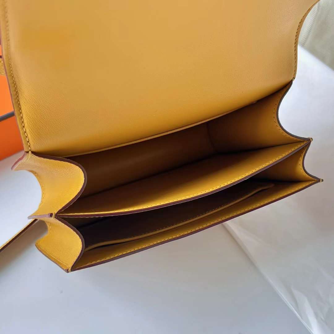 Hermès（爱马仕）Constance 空姐包 Epsom 9D 琥珀黄 银扣 19cm 全手工蜡线缝制 Phw