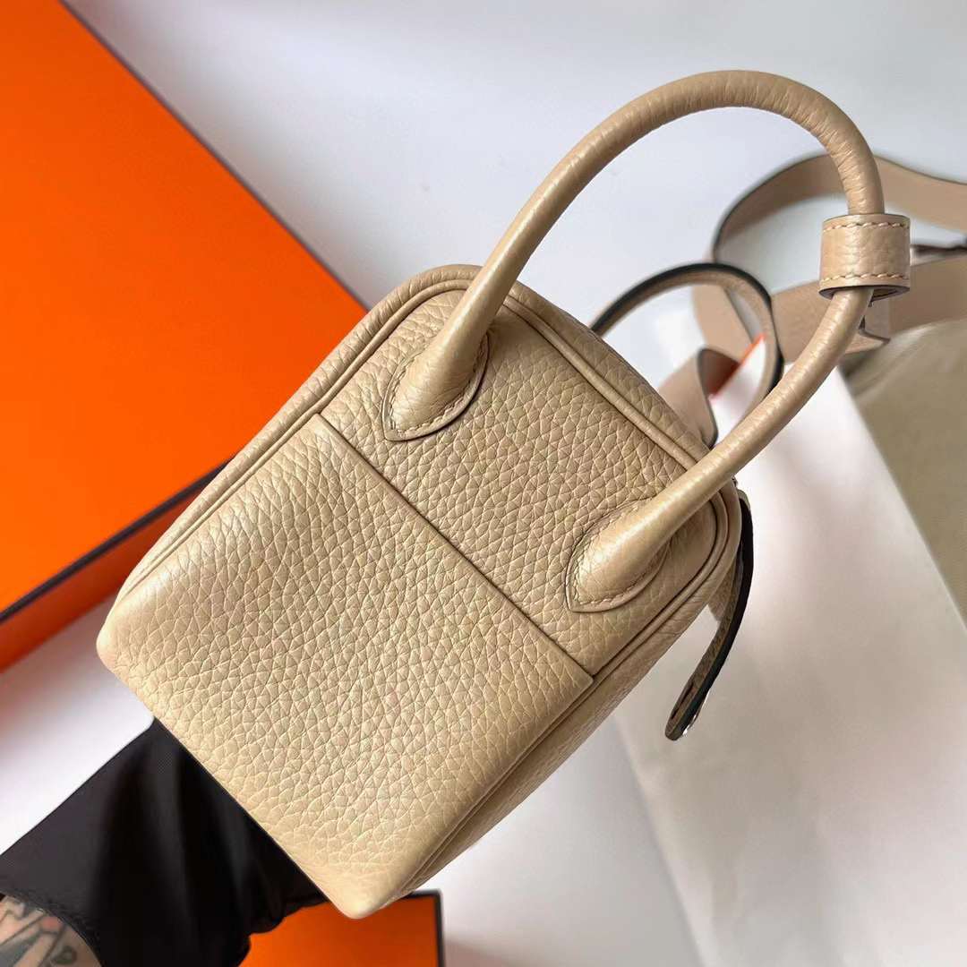 Hermès（爱马仕）Mini Lindy 迷你琳迪包 Clemence S2 风衣灰 银扣 19cm 全手工蜡线缝制 Phw