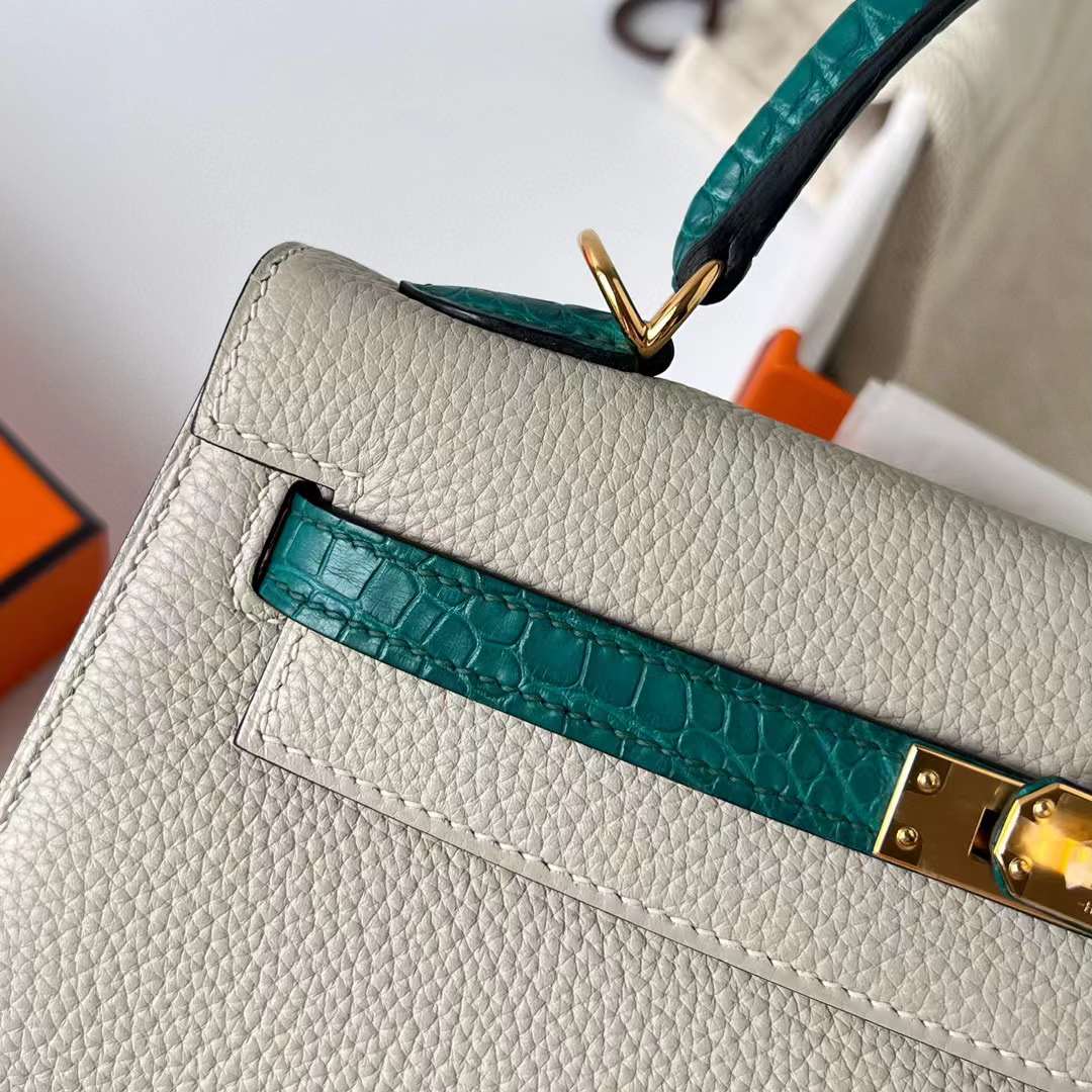 Hermès（爱马仕）Kelly Touch Togo皮 拼 雾面美洲鳄鱼皮 Ck80 珍珠灰 拼 z6 孔雀绿 金扣 25cm 全手工蜡线缝制 Ghw