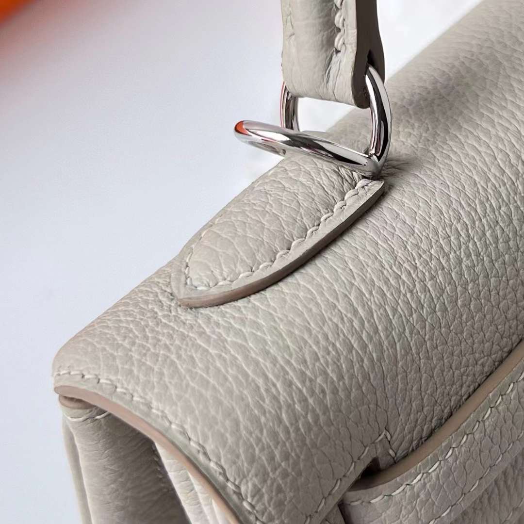 Hermès（爱马仕）Kelly 凯莉包 Togo皮 进口德国小牛皮 Ck80 珍珠灰 银扣 25cm 全手工蜡线缝制 Phw