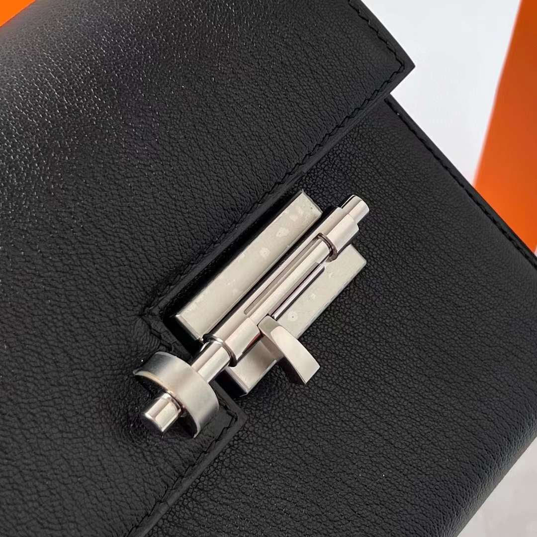 Hermès（爱马仕）Verrou 机枪包 Chevre 进口山羊皮 Ck89 黑色 银扣 17.5cm 全手工蜡线缝制 Phw