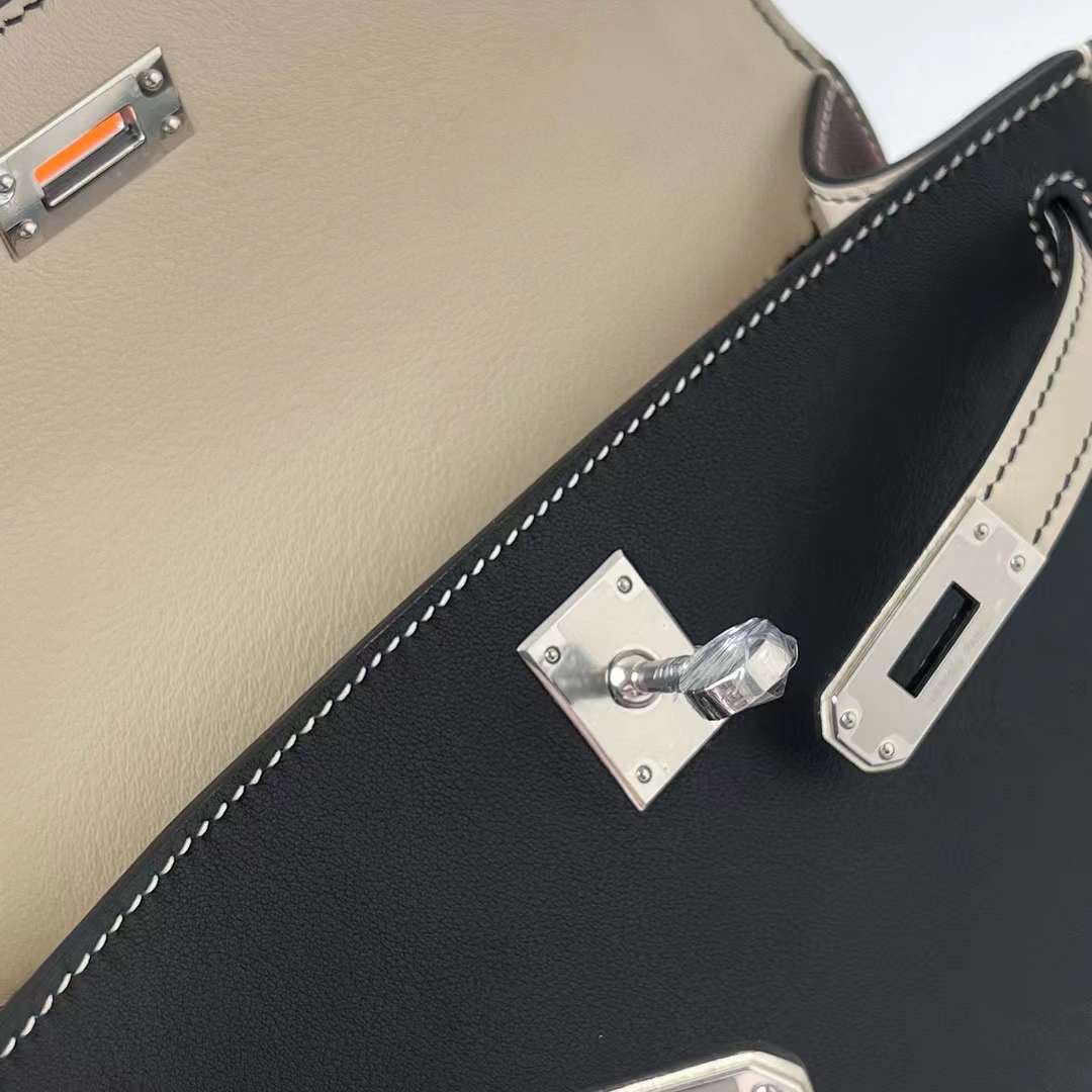 Hermès（爱马仕）Mini Kelly Pochette Swift Ck89 黑色 拼 Ck10 奶昔白 银扣 22cm 全手工蜡线缝制 Phw