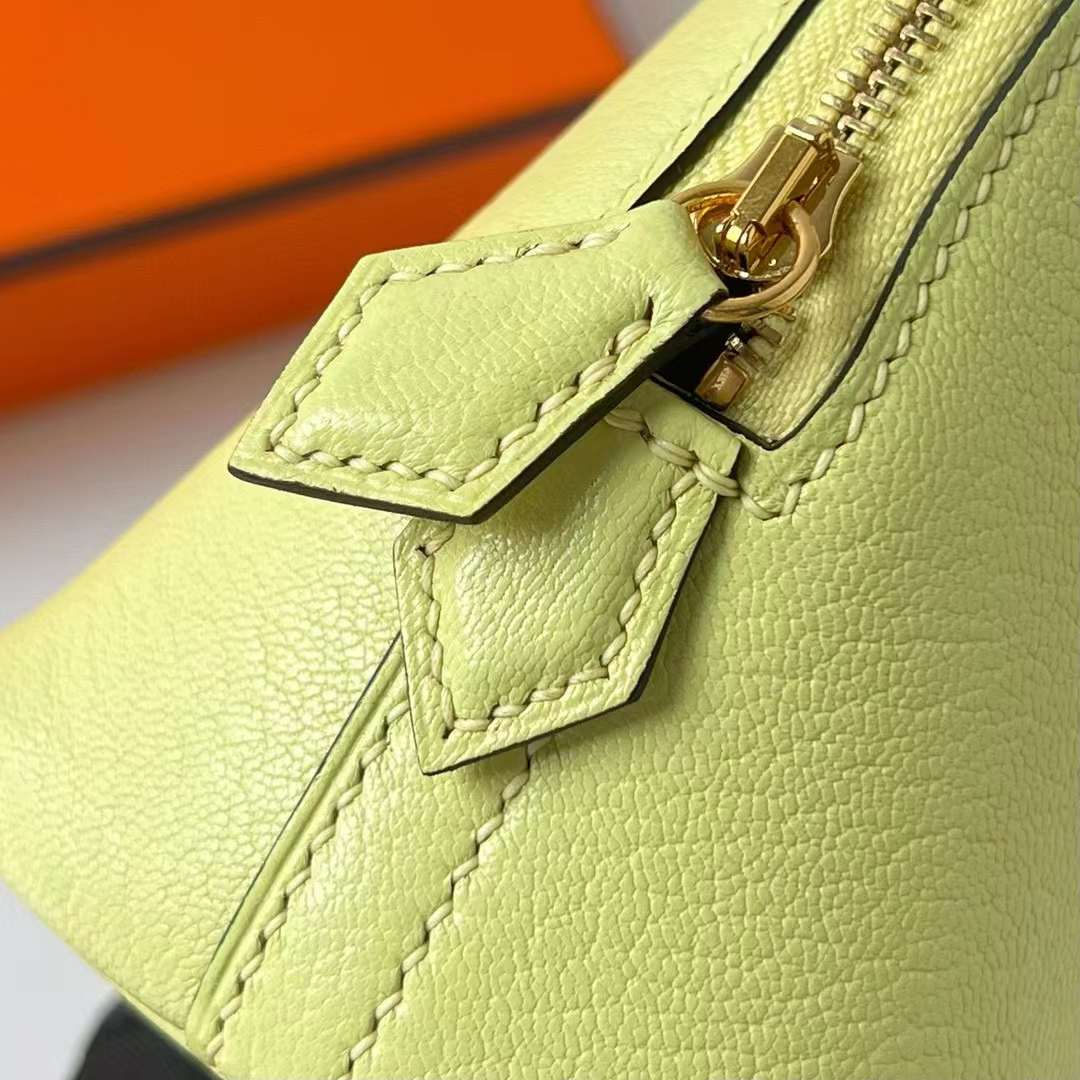 Hermès（爱马仕）Mini Bolide 迷你保龄球包 Chevre 进口山羊皮 R9 嫩芽黄 金扣 19cm 全手工蜡线缝制 Ghw