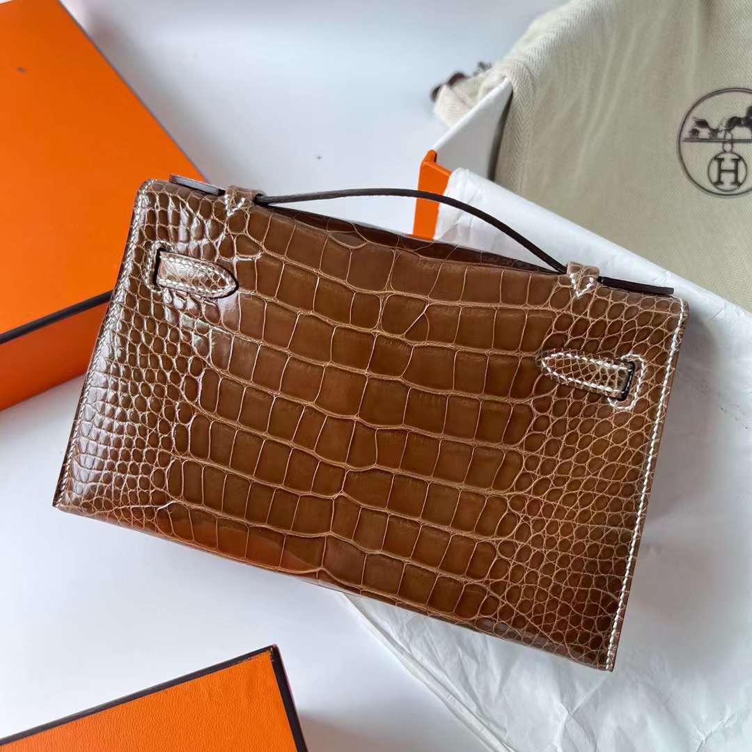 Hermès（爱马仕）Mini Kelly Pochette 亮面美洲鳄鱼皮 Ck17 烟草色 金扣 22cm 全手工蜡线缝制 Ghw