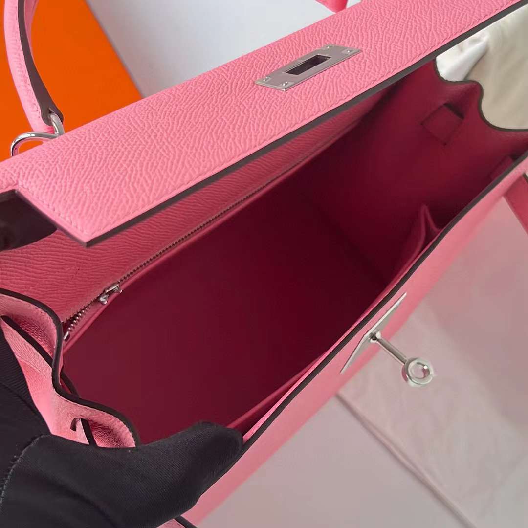 Hermès（爱马仕）Kelly 凯莉包 Epsom 进口德国手掌纹皮 1Q 奶昔粉 银扣 28cm 全手工蜡线缝制 Phw