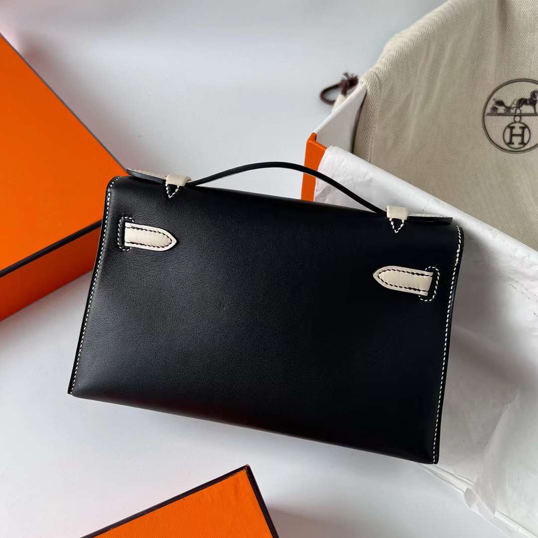 Hermès（爱马仕）Mini Kelly Pochette Swift Ck89 黑色 拼 Ck10 奶昔白 银扣 22cm 全手工蜡线缝制 Phw