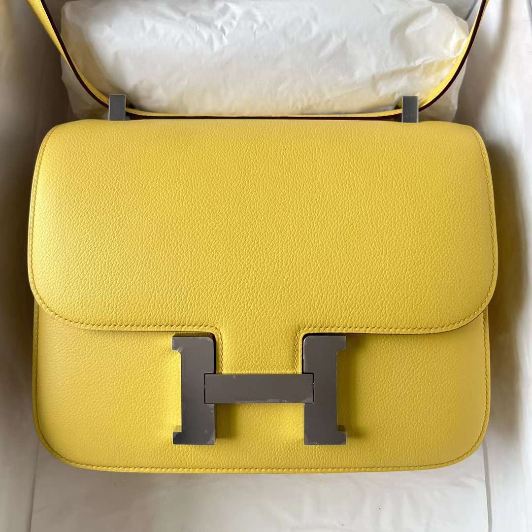 Hermès（爱马仕）Constance 空姐包 Evercolor 9O 那不勒斯黄 银扣 24cm 全手工蜡线缝制 Phw