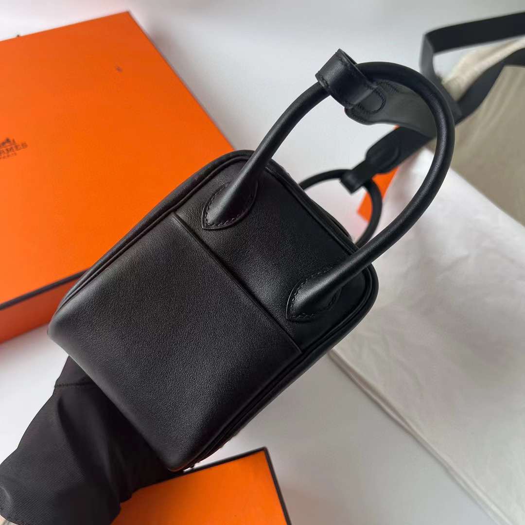 Hermès（爱马仕）Mini Lindy 迷你琳迪包 Swift Ck89 黑色 银扣 19cm 全手工蜡线缝制 Phw