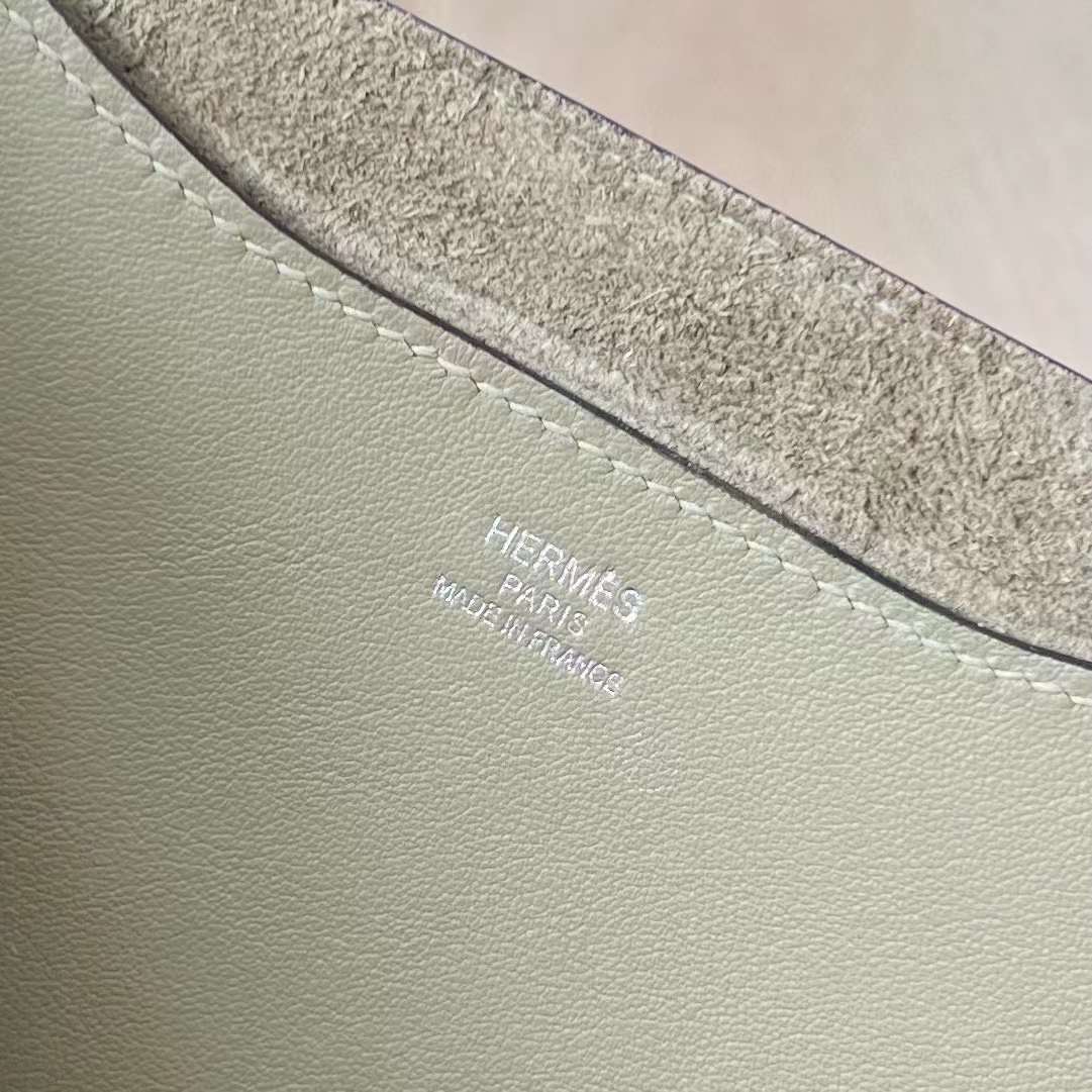 Hermès（爱马仕）In The Loop 猪鼻子 菜篮子 Clemence 拼 Swift Q1 鼠尾草绿 银扣 18cm 全手工蜡线缝制 Phw
