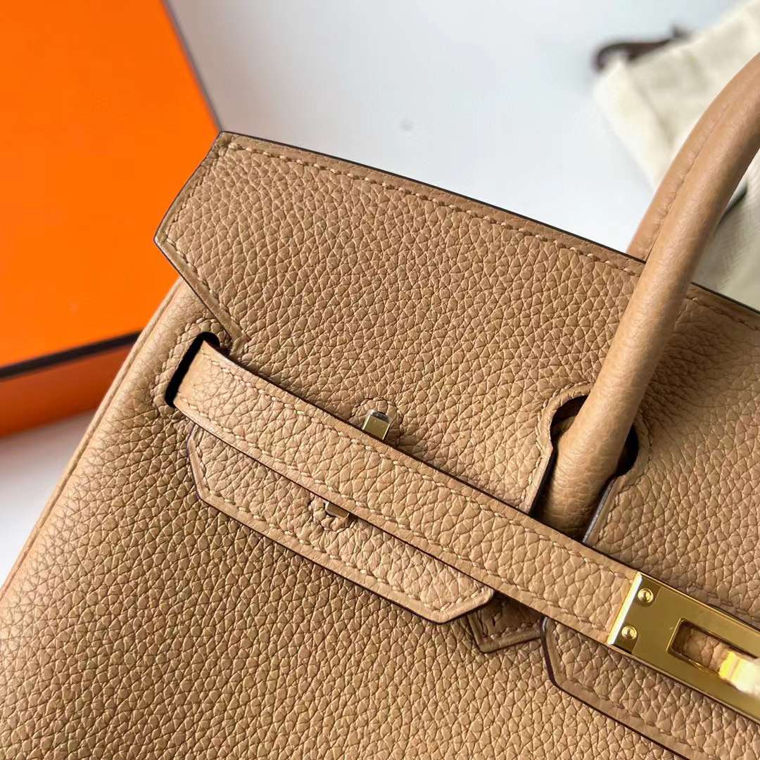 Hermès（爱马仕）Birkin 铂金包 Togo皮 进口德国小牛皮 0M 奶茶色 金扣 25cm 全手工蜡线缝制 Ghw