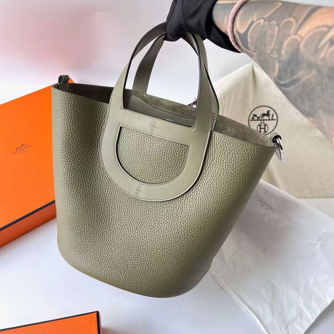 Hermès（爱马仕）In The Loop 猪鼻子 菜篮子 Clemence 拼 Swift Q1 鼠尾草绿 银扣 18cm 全手工蜡线缝制 Phw