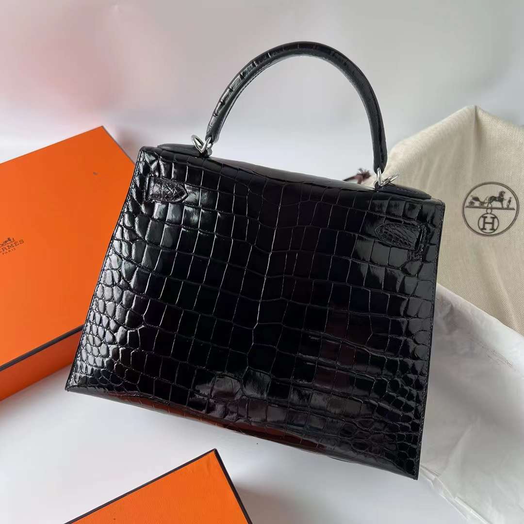 Hermès（爱马仕）Kelly 凯莉包 亮面尼罗鳄鱼皮 Shiny Nilo Crocodile Ck89 黑色 银扣 28cm 全手工蜡线缝制 Phw