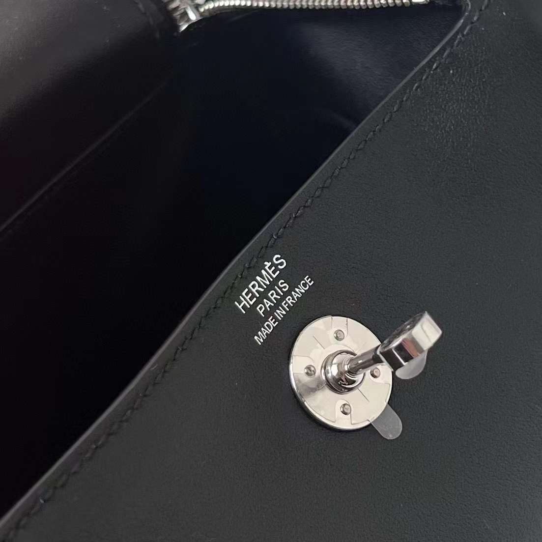 Hermès（爱马仕）Mini Lindy 迷你琳迪包 Swift Ck89 黑色 银扣 19cm 全手工蜡线缝制 Phw