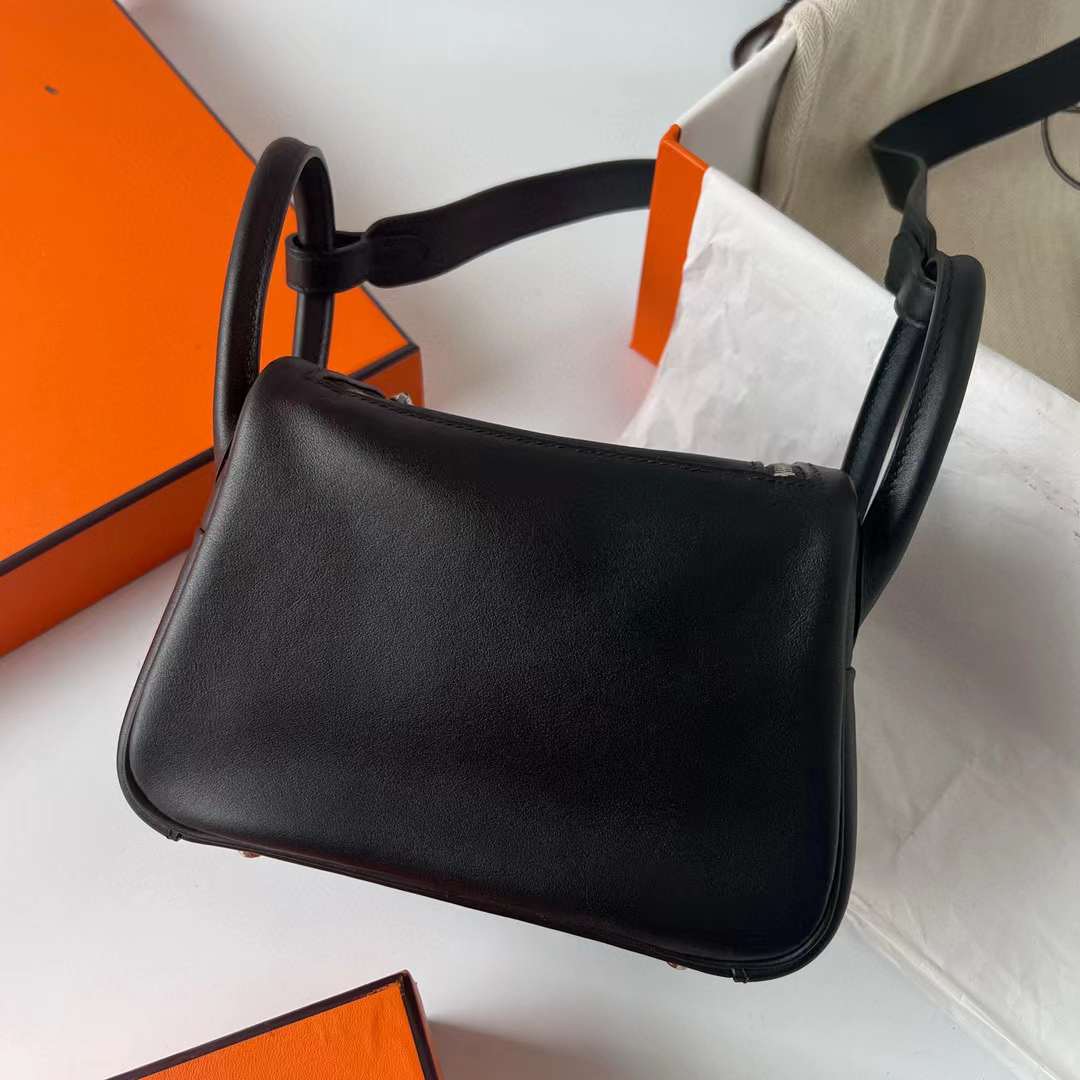 Hermès（爱马仕）Mini Lindy 迷你琳迪包 Swift Ck89 黑色 银扣 19cm 全手工蜡线缝制 Phw