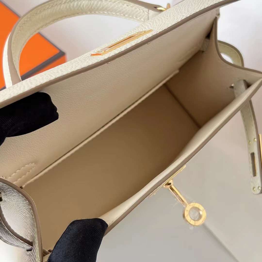 Hermès（爱马仕）Mini Kelly 迷你凯莉 Epsom Ck10 奶昔白 金扣 19cm 全手工蜡线缝制 Ghw