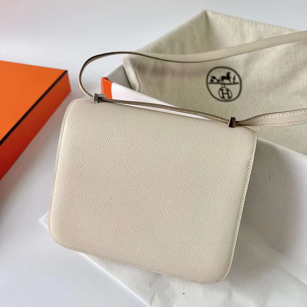 Hermès（爱马仕）Constance 空姐包 Epsom Ck10 奶昔白 银扣 19cm 全手工蜡线缝制 Phw