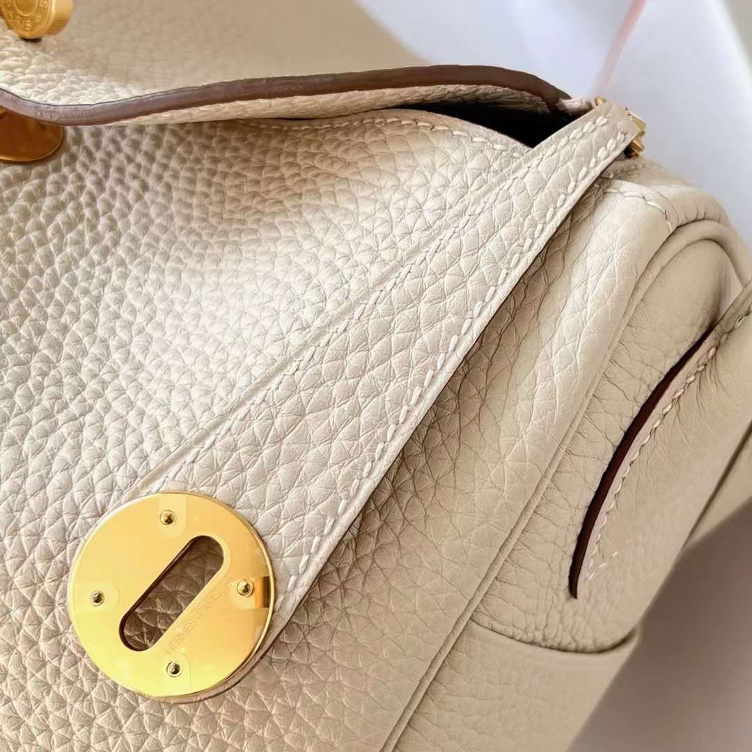Hermès（爱马仕）Lindy 琳迪包 Clemence Ck10 奶昔白 金扣 26cm 全手工蜡线缝制 Ghw