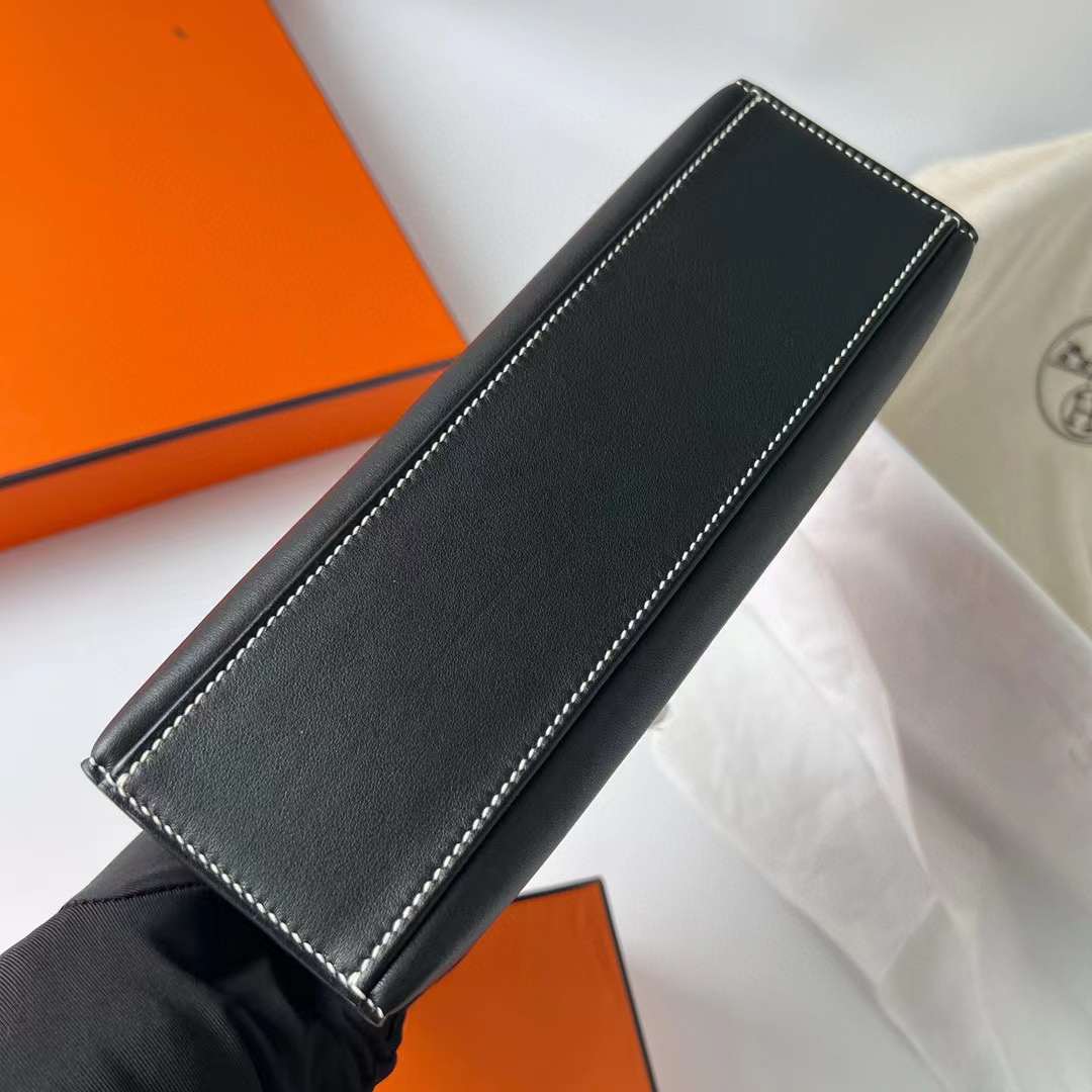 Hermès（爱马仕）Mini Kelly Pochette Swift Ck89 黑色 拼 Ck10 奶昔白 银扣 22cm 全手工蜡线缝制 Phw