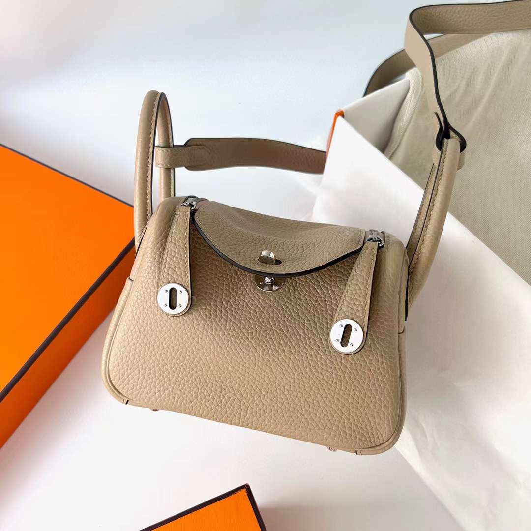 Hermès（爱马仕）Mini Lindy 迷你琳迪包 Clemence S2 风衣灰 银扣 19cm 全手工蜡线缝制 Phw