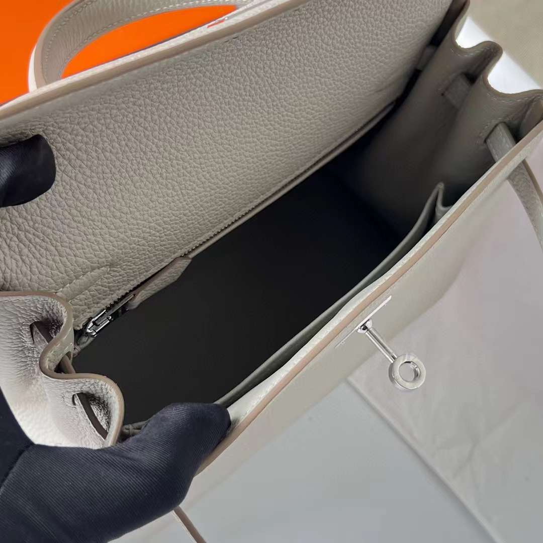 Hermès（爱马仕）Kelly 凯莉包 Togo皮 进口德国小牛皮 Ck80 珍珠灰 银扣 25cm 全手工蜡线缝制 Phw