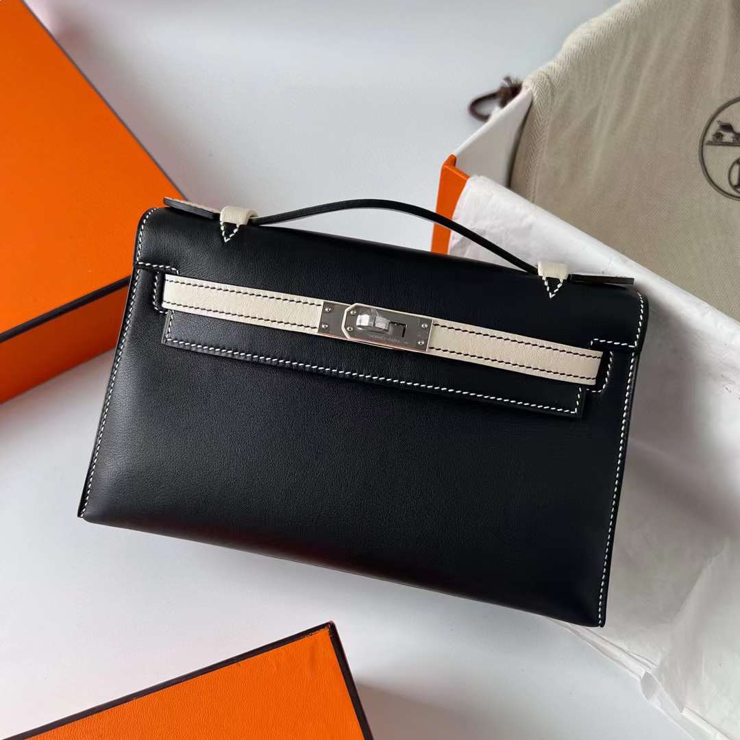 Hermès（爱马仕）Mini Kelly Pochette Swift Ck89 黑色 拼 Ck10 奶昔白 银扣 22cm 全手工蜡线缝制 Phw