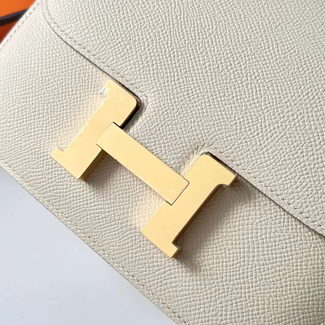 Hermès（爱马仕）Constance 空姐包 Epsom 镜子款 Ck10 奶昔白 金扣 1-19cm 全手工蜡线缝 Ghw