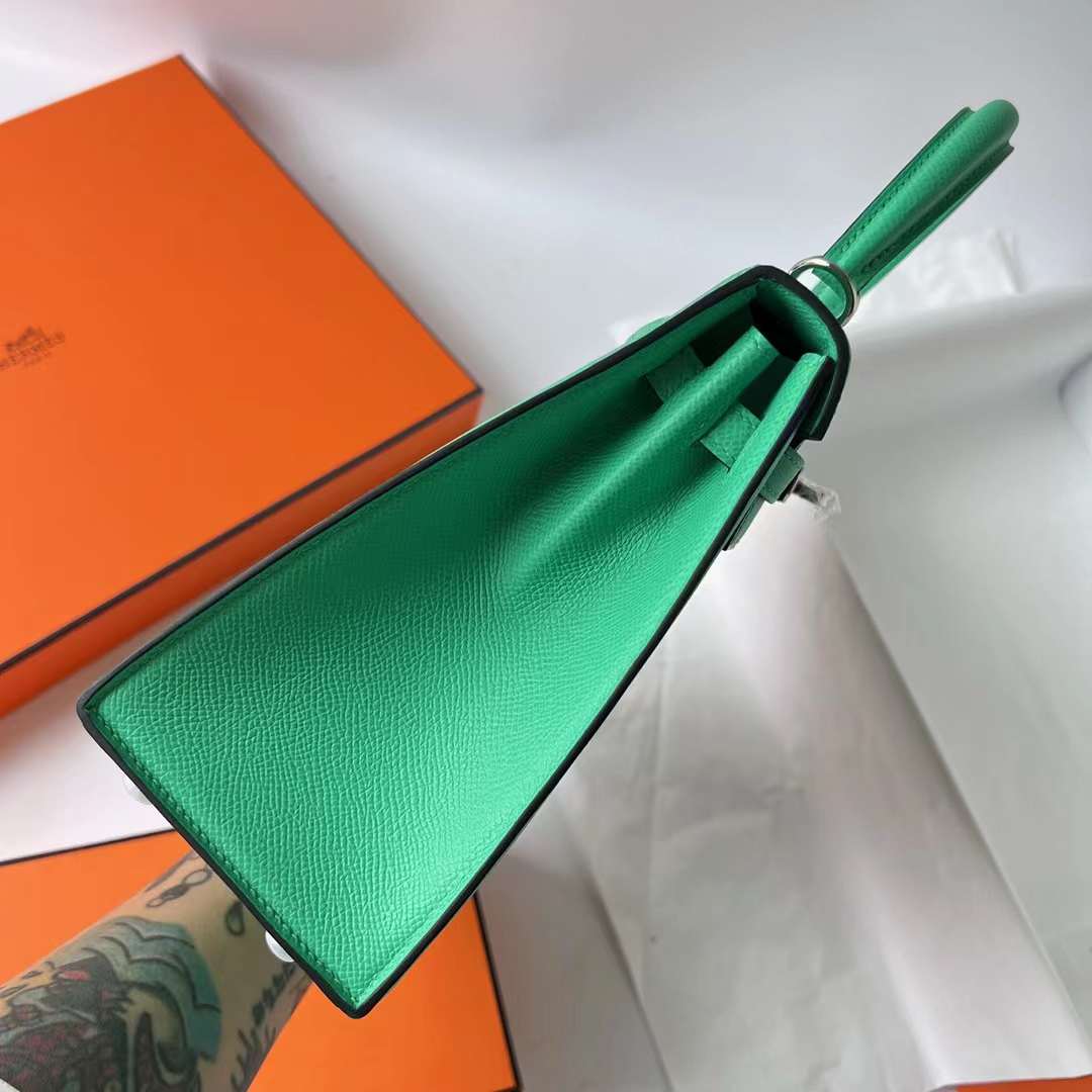 Hermès（爱马仕）Kelly 凯莉包 Epsom 0Z 漫画绿 Vert Comics 银扣 25cm 全手工蜡线缝 Phw