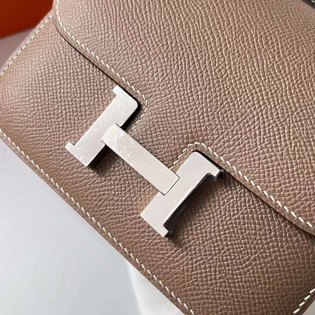 Hermès（爱马仕）Mini Constance 迷你空姐包 Epsom Ck18 大象灰 Etoupe 银扣 14cm 全手工蜡线缝 Phw