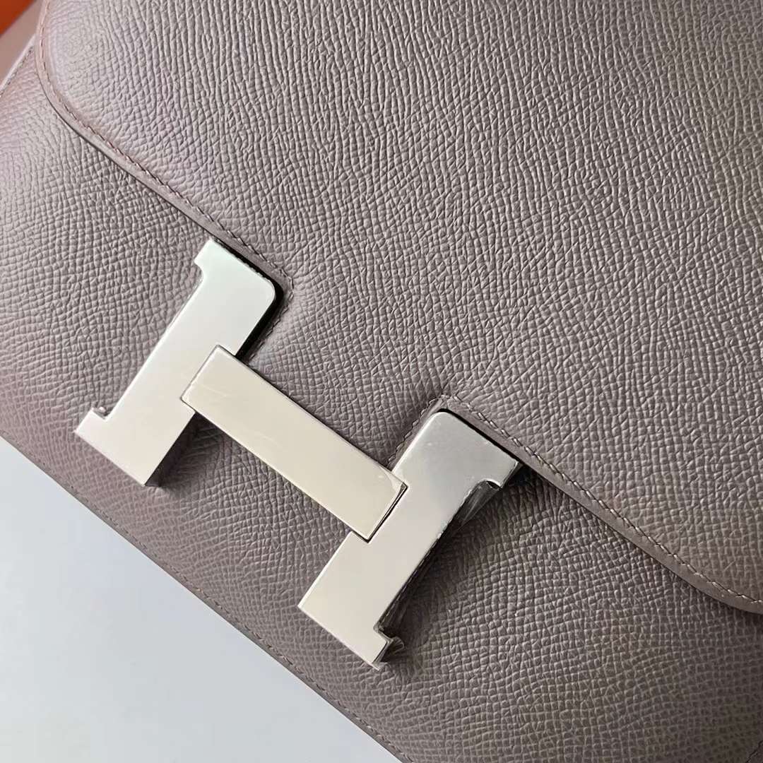 Hermès（爱马仕）Constance 空姐包 Epsom 8F 锡器灰 Etain 银扣 24cm Phw 全手工蜡线缝