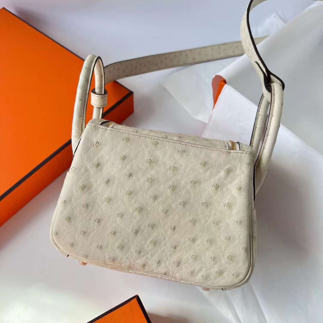 Hermès（爱马仕）Mini Lindy 迷你琳迪包 Ostrich 3C 羊毛白 19cm 全手工缝制 金扣 Ghw