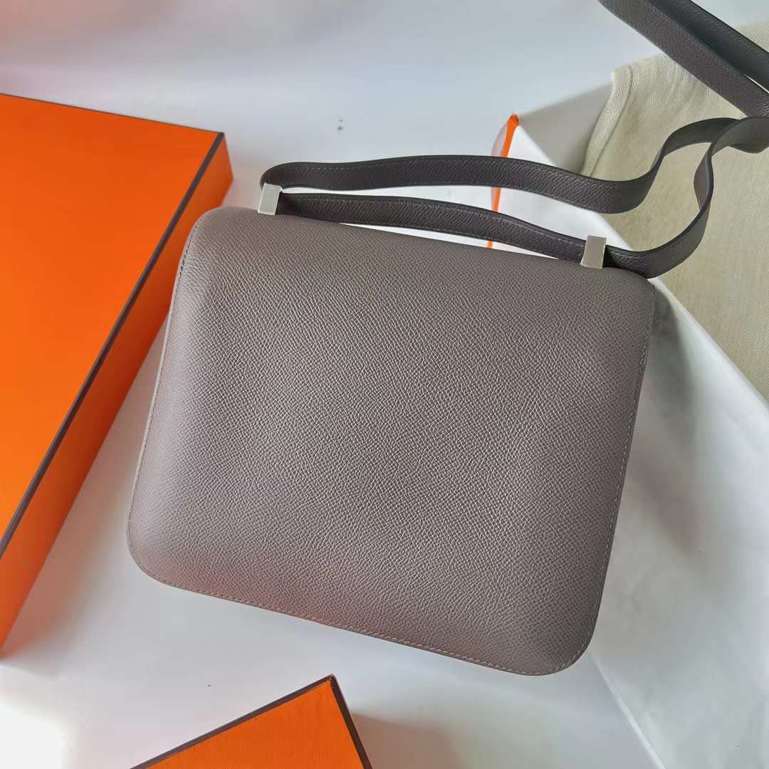 Hermès（爱马仕）Constance 空姐包 Epsom 8F 锡器灰 Etain 银扣 24cm Phw 全手工蜡线缝