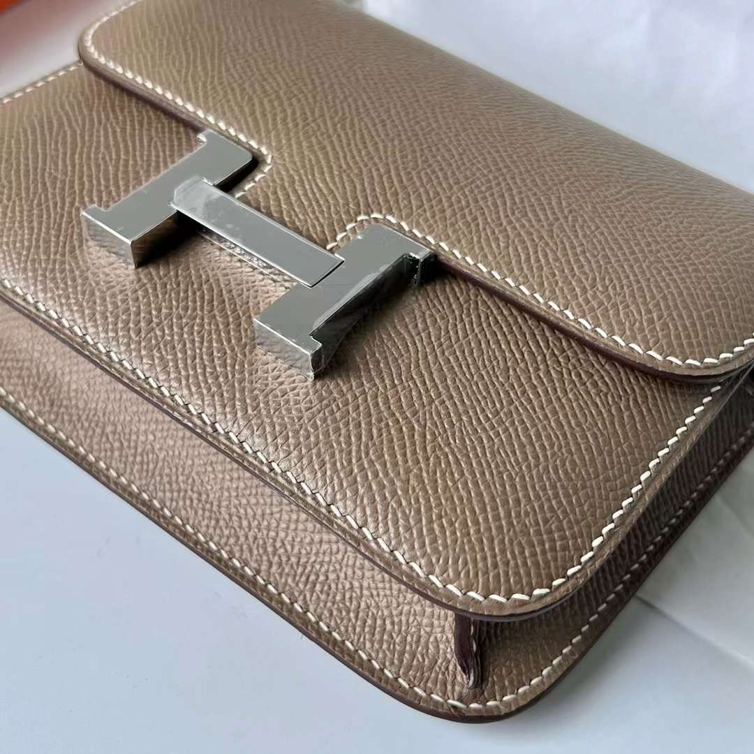 Hermès（爱马仕）Mini Constance 迷你空姐包 Epsom Ck18 大象灰 Etoupe 银扣 14cm 全手工蜡线缝 Phw