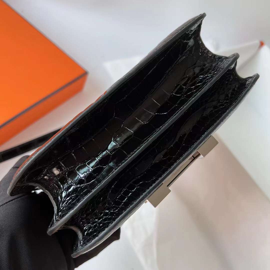 Hermès（爱马仕）Constance 镜子款 Shiny Alligator Crocodile 亮面美洲鳄鱼皮 Ck89 黑色 Noir 银扣 1-19cm 全手工蜡线缝 Phw
