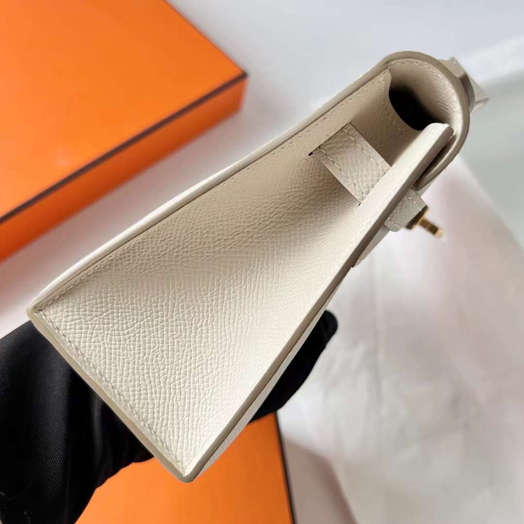 Hermès（爱马仕）Mini Kelly Pochette Epsom Ck10 奶昔白 Craie 金扣 22cm 全手工蜡线缝 Ghw