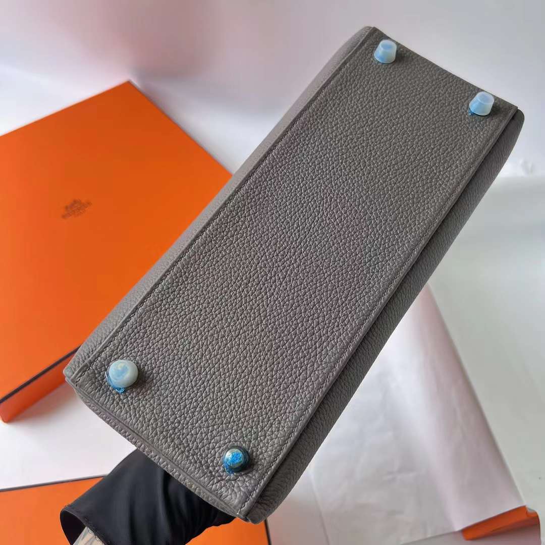 Hermès（爱马仕）Kelly 凯莉包 Togo皮 进口小牛皮 0L 积雨云灰 金扣 28cm 全手工蜡线缝 Ghw