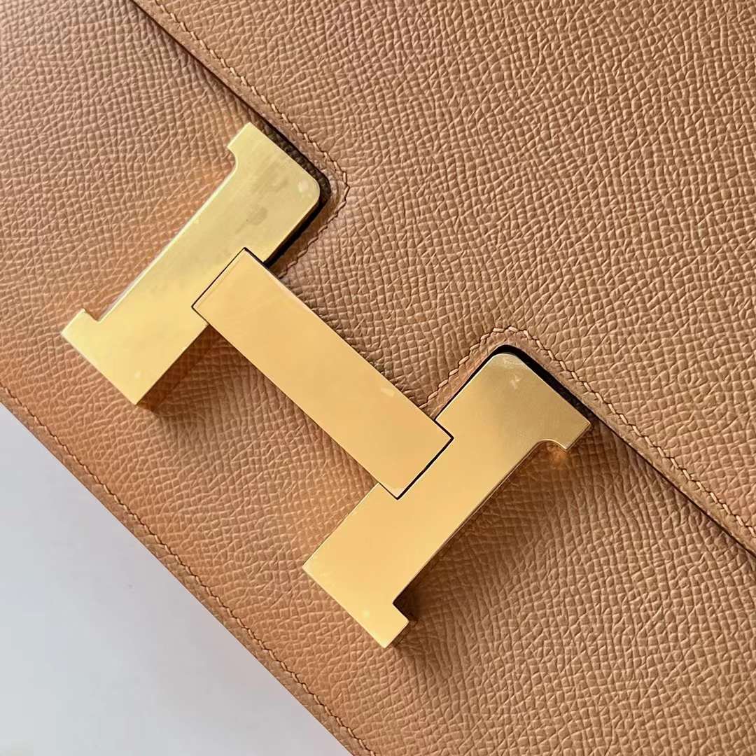 Hermès（爱马仕）Constance 空姐包 Epsom 0M 奶茶色 Chai 金扣 24cm 全手工蜡线缝 Ghw