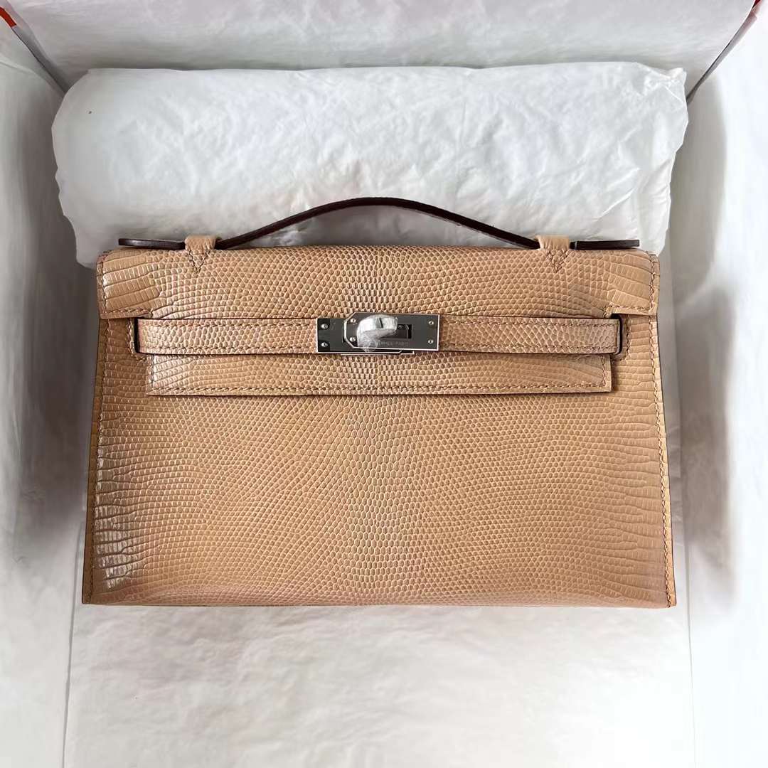 Hermès（爱马仕）Mini Kelly Pochette Lizard 进口蜥蜴皮 0M 奶茶色 Chai 银扣 22cm 全手工蜡线缝 Phw